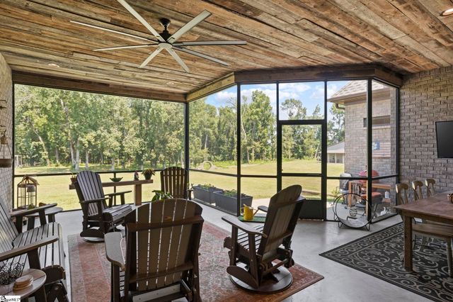1000 Apple Valley Road, Duncan, SC 29334
