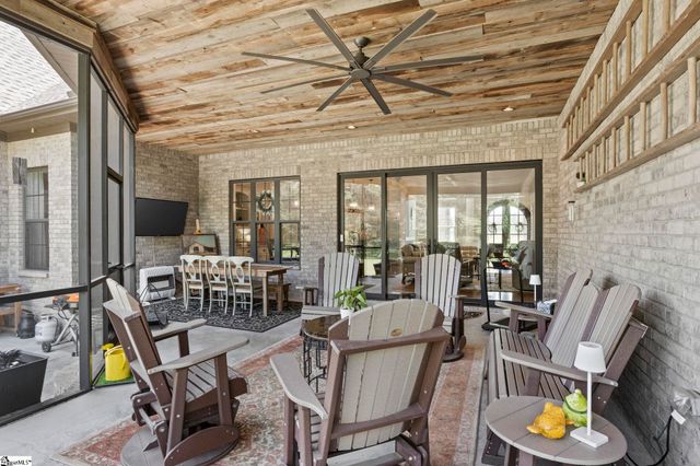 1000 Apple Valley Road, Duncan, SC 29334
