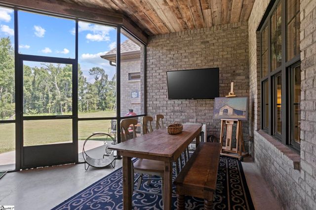 1000 Apple Valley Road, Duncan, SC 29334