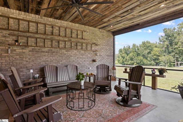 1000 Apple Valley Road, Duncan, SC 29334