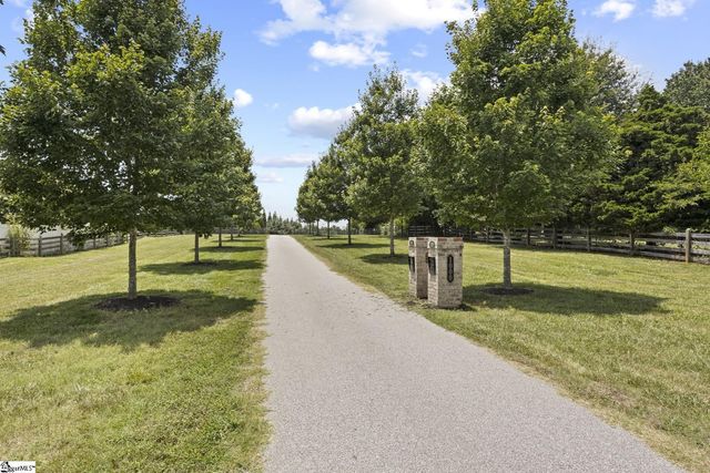 1000 Apple Valley Road, Duncan, SC 29334