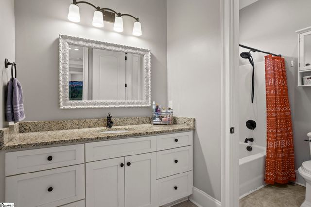 1000 Apple Valley Road, Duncan, SC 29334