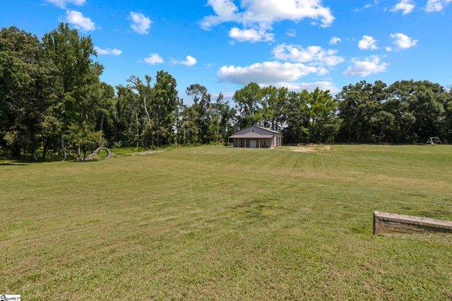 1000 Apple Valley Road, Duncan, SC 29334
