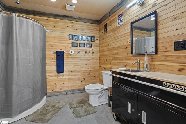 1000 Apple Valley Road, Duncan, SC 29334