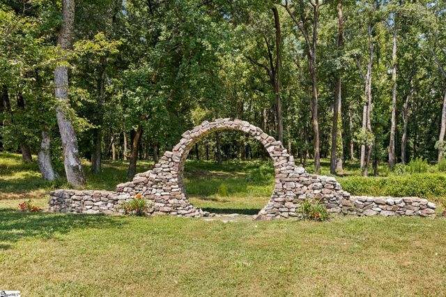 1000 Apple Valley Road, Duncan, SC 29334
