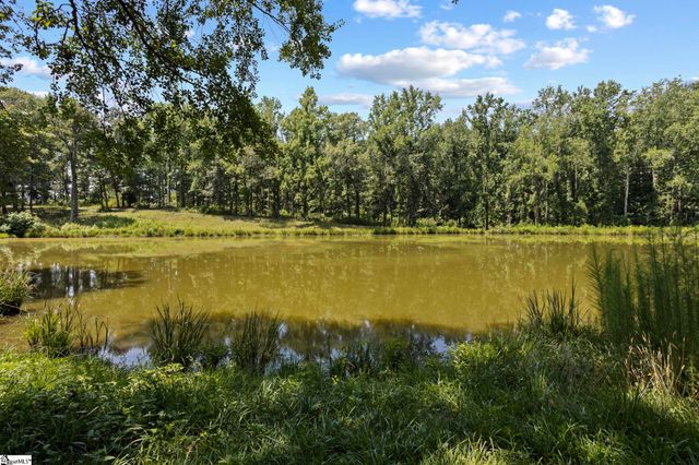 1000 Apple Valley Road, Duncan, SC 29334