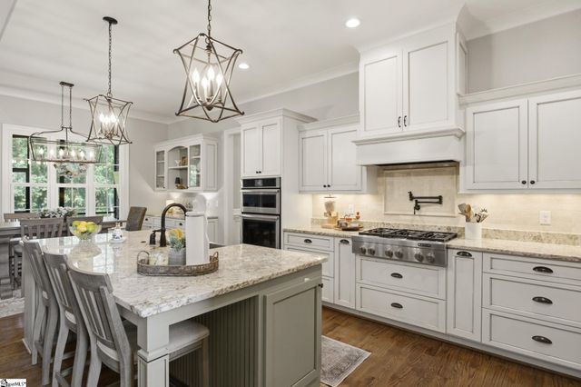 1000 Apple Valley Road, Duncan, SC 29334