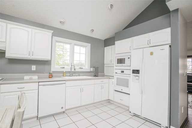 7333 SE 6th Avenue, Pleasant Hill, IA 50327