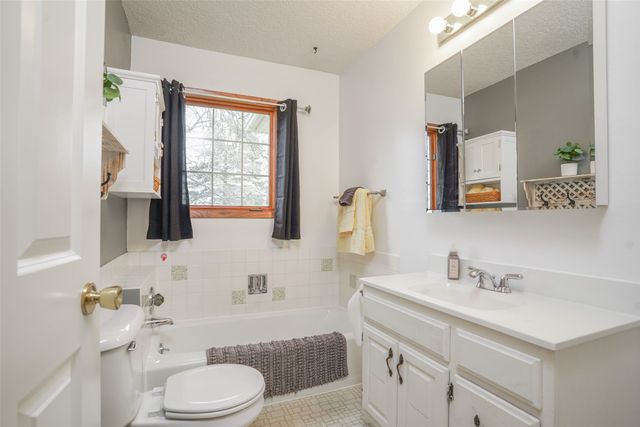 7333 SE 6th Avenue, Pleasant Hill, IA 50327