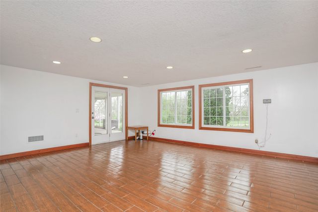 7333 SE 6th Avenue, Pleasant Hill, IA 50327
