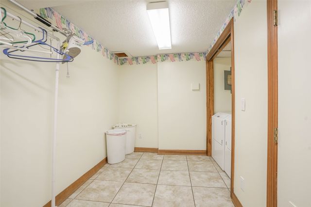7333 SE 6th Avenue, Pleasant Hill, IA 50327