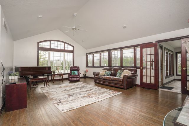 7333 SE 6th Avenue, Pleasant Hill, IA 50327