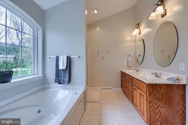 3633 ORKNEY RD, Mountville, PA 17554