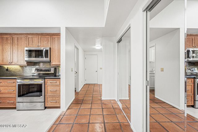 1121 N Abrego Drive, Green Valley, AZ 85614