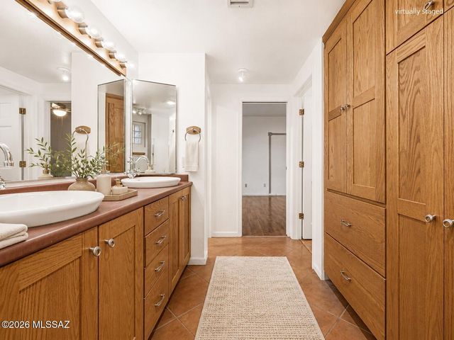 1121 N Abrego Drive, Green Valley, AZ 85614