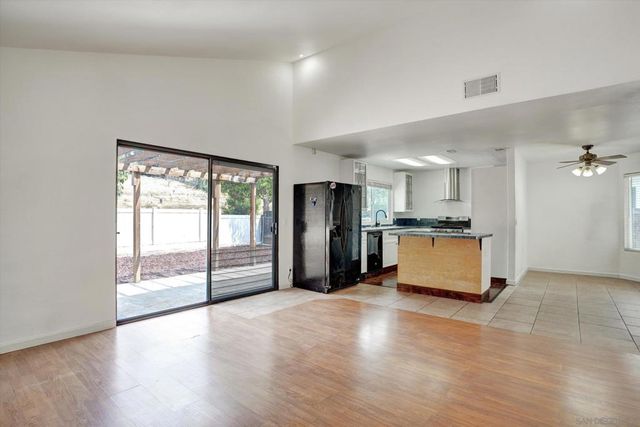 1350 Dos Hermanos Gln, Escondido, CA 92027