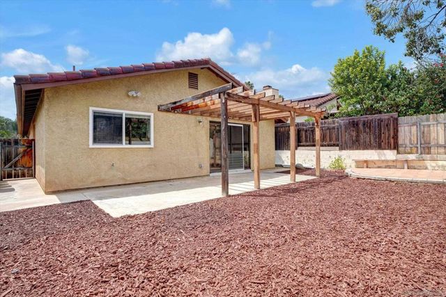 1350 Dos Hermanos Gln, Escondido, CA 92027