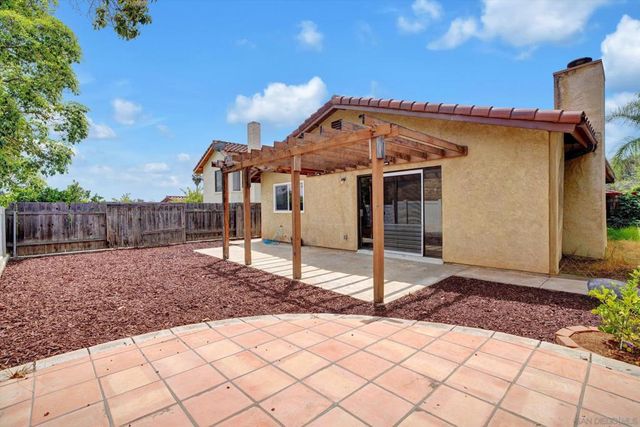 1350 Dos Hermanos Gln, Escondido, CA 92027