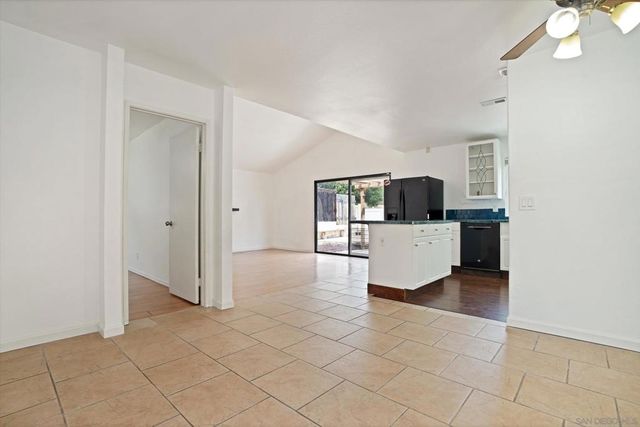 1350 Dos Hermanos Gln, Escondido, CA 92027