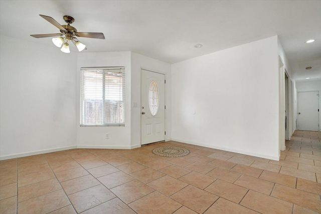 1350 Dos Hermanos Gln, Escondido, CA 92027