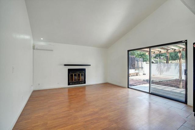 1350 Dos Hermanos Gln, Escondido, CA 92027