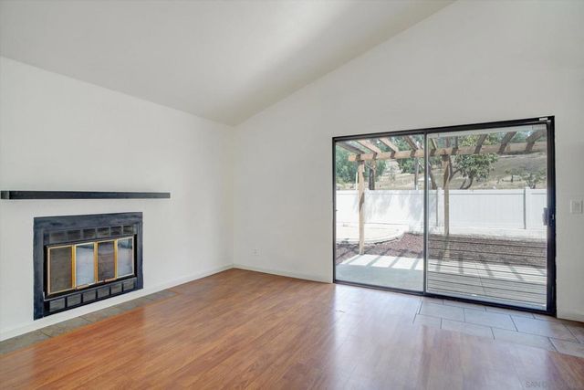 1350 Dos Hermanos Gln, Escondido, CA 92027