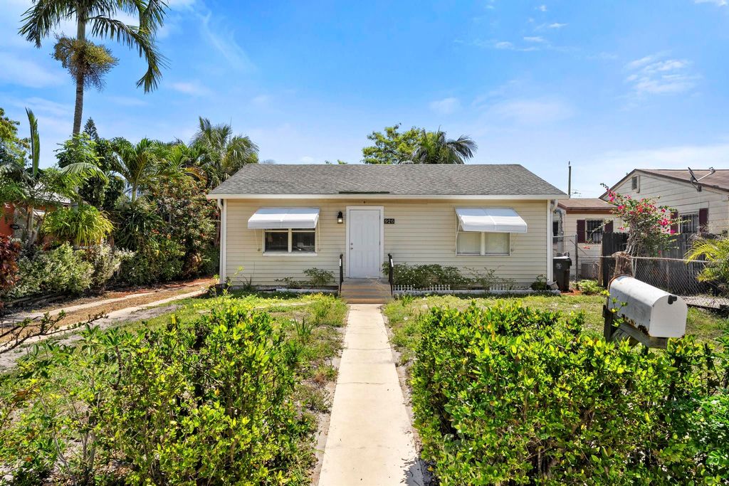 926 S L Street, Lake Worth Beach, FL 33460