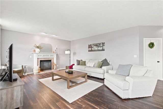 128 Foxtail Dr, Plum Boro, PA 15239