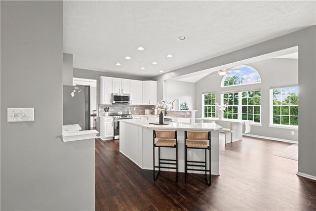 128 Foxtail Dr, Plum Boro, PA 15239