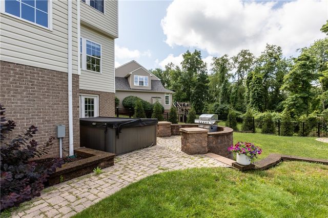 128 Foxtail Dr, Plum Boro, PA 15239