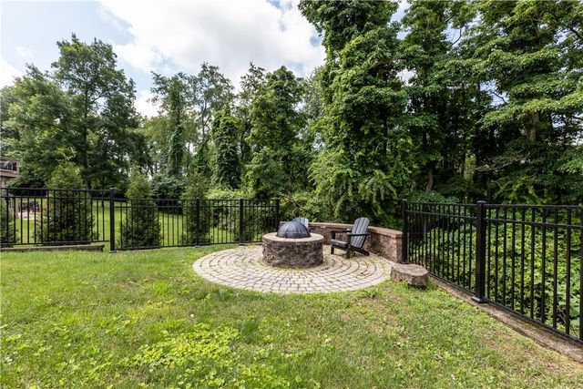 128 Foxtail Dr, Plum Boro, PA 15239