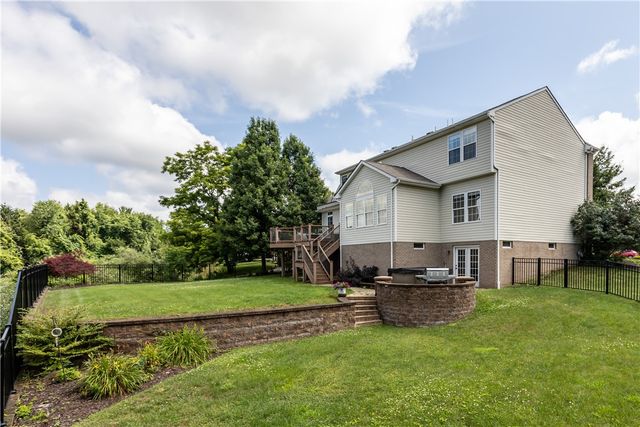 128 Foxtail Dr, Plum Boro, PA 15239
