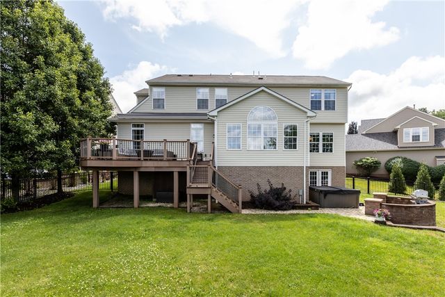 128 Foxtail Dr, Plum Boro, PA 15239