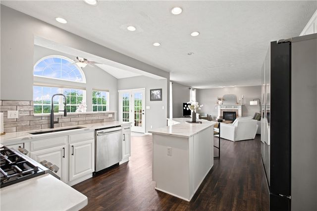 128 Foxtail Dr, Plum Boro, PA 15239