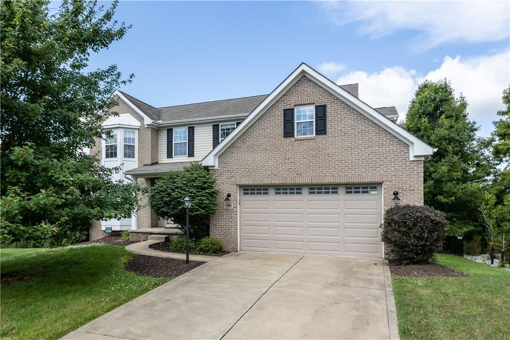 128 Foxtail Dr, Plum Boro, PA 15239