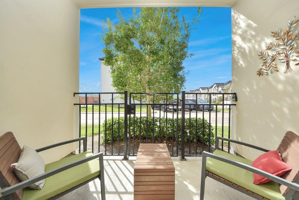 Image 10 of property listing at 13623 Teal Bluff Lane, Houston, TX 77077