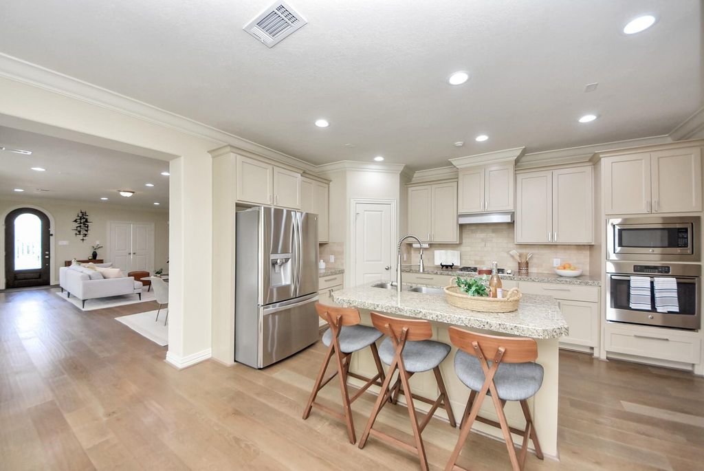 Image 15 of property listing at 13623 Teal Bluff Lane, Houston, TX 77077