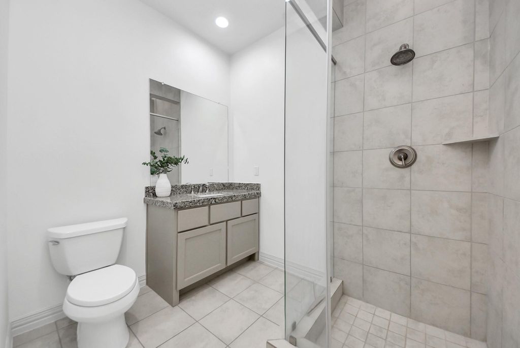 Image 18 of property listing at 13623 Teal Bluff Lane, Houston, TX 77077