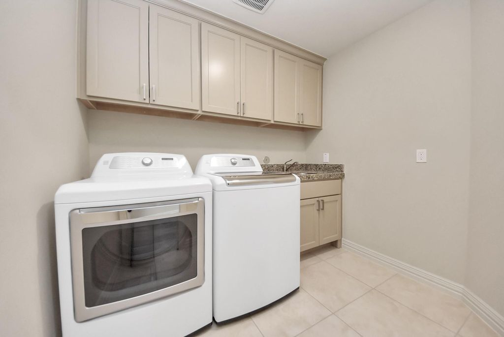 Image 31 of property listing at 13623 Teal Bluff Lane, Houston, TX 77077