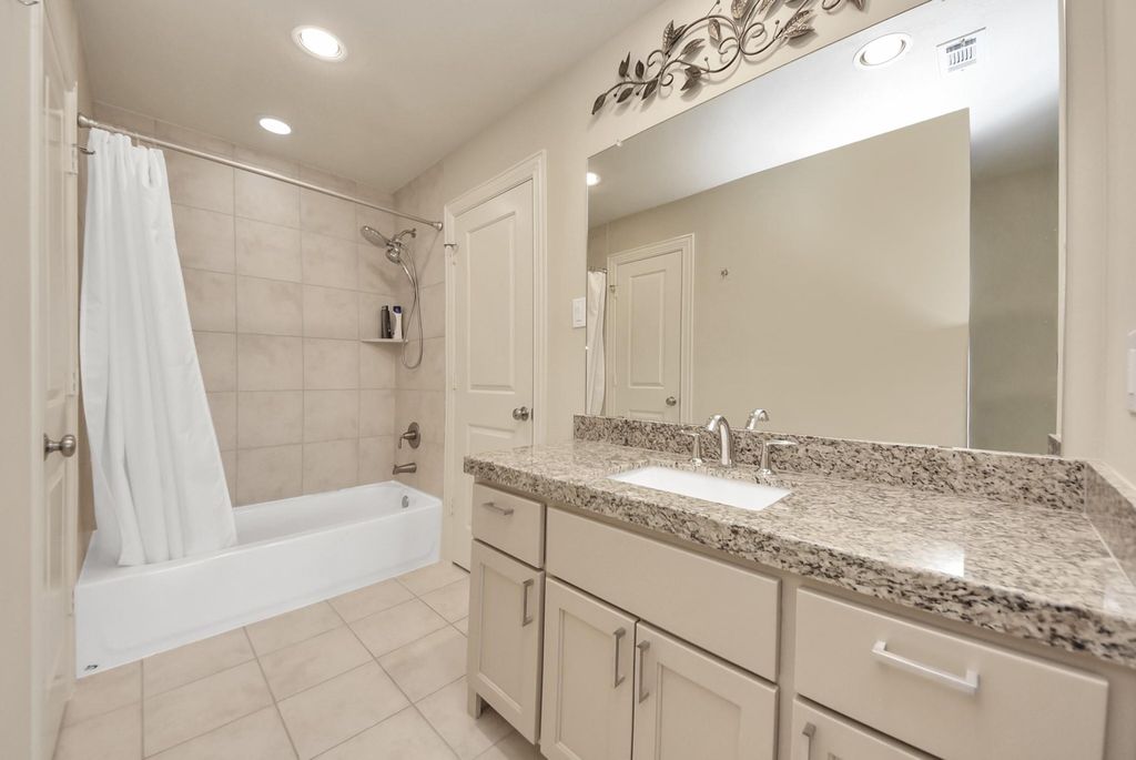 Image 36 of property listing at 13623 Teal Bluff Lane, Houston, TX 77077