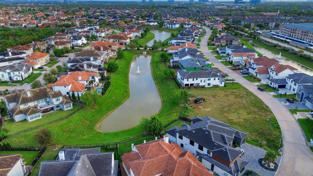 Image 41 of property listing at 13623 Teal Bluff Lane, Houston, TX 77077