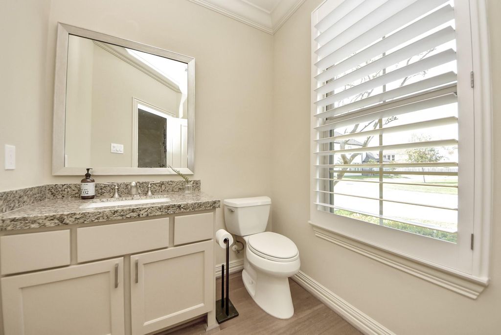 Image 7 of property listing at 13623 Teal Bluff Lane, Houston, TX 77077
