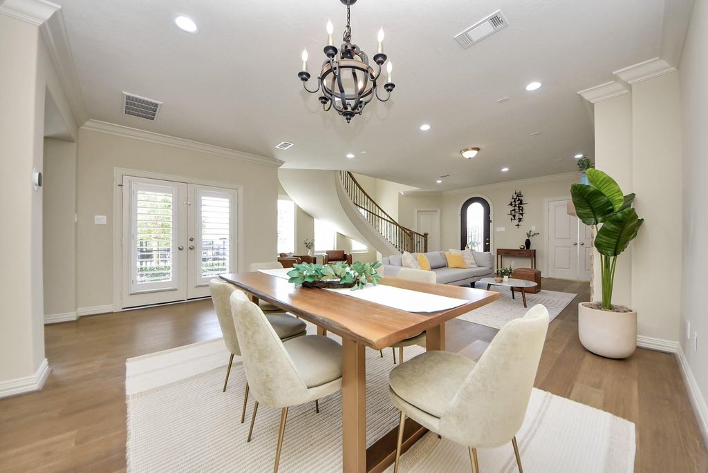 Image 9 of property listing at 13623 Teal Bluff Lane, Houston, TX 77077