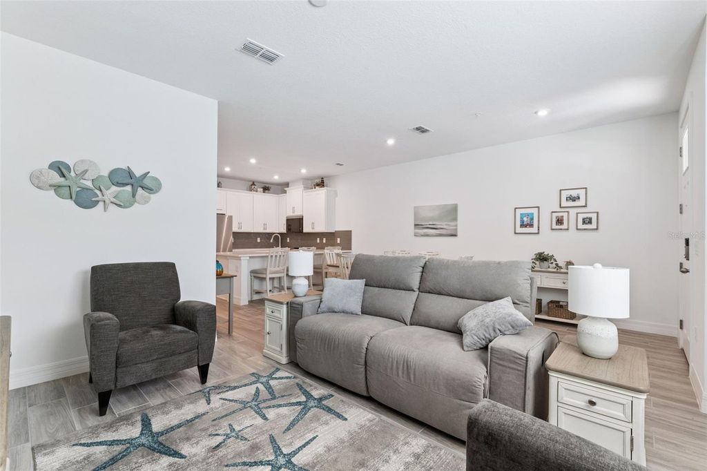 Image 2 of property listing at 9867 WALKWAY DRIVE, Orlando, FL 32832