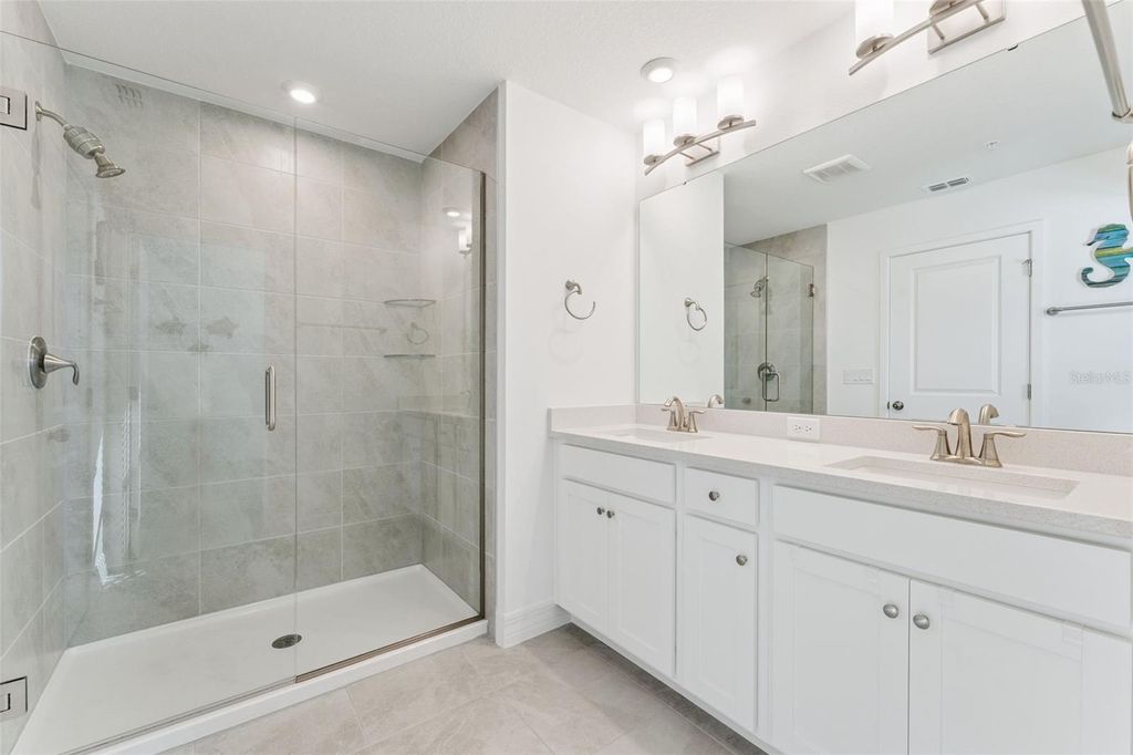 Image 15 of property listing at 9867 WALKWAY DRIVE, Orlando, FL 32832