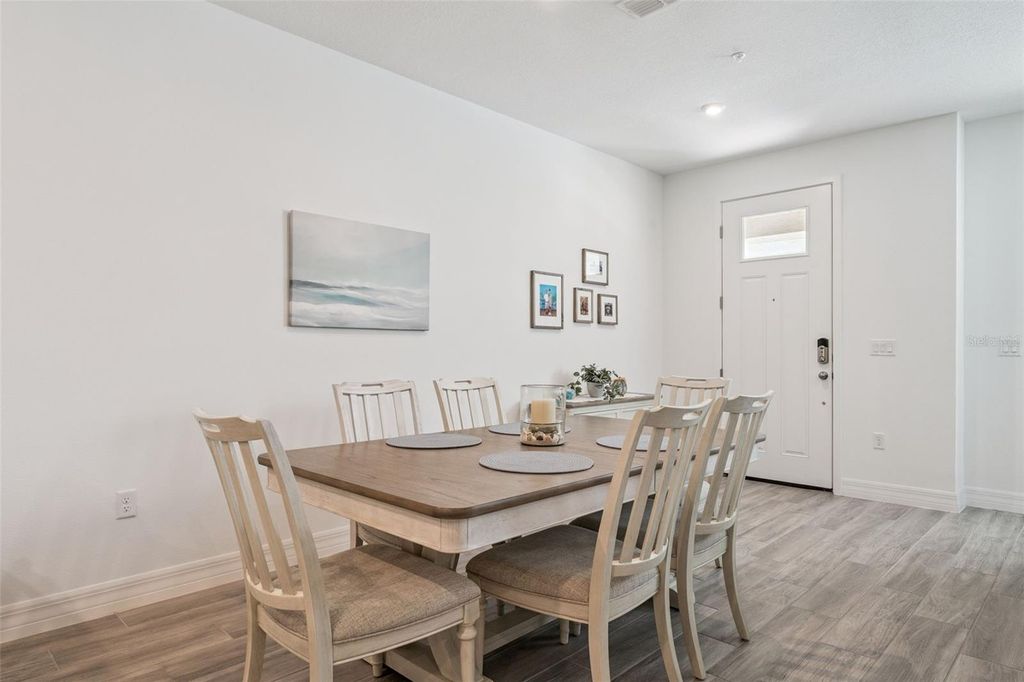 Image 5 of property listing at 9867 WALKWAY DRIVE, Orlando, FL 32832