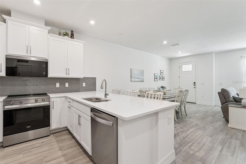 Image 7 of property listing at 9867 WALKWAY DRIVE, Orlando, FL 32832