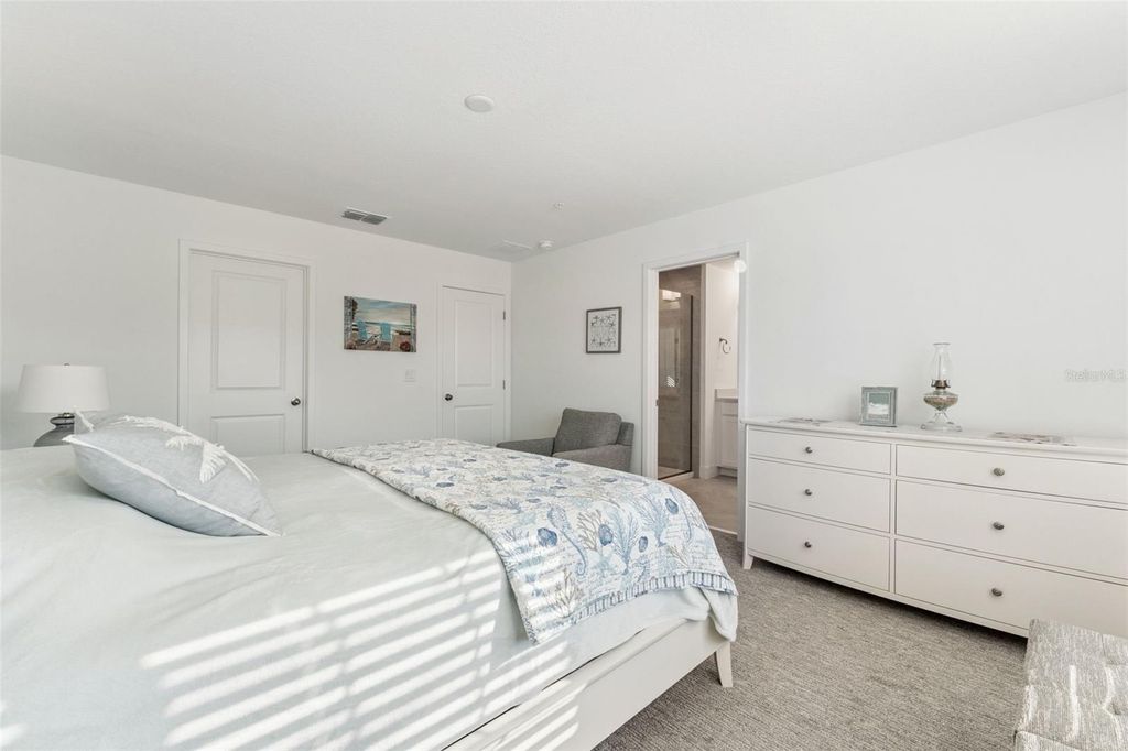 Image 10 of property listing at 9867 WALKWAY DRIVE, Orlando, FL 32832