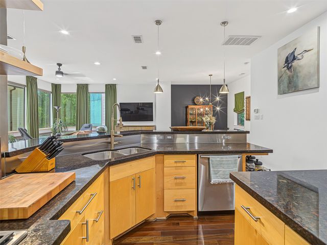 1045 Voight Street, Houston, TX 77009