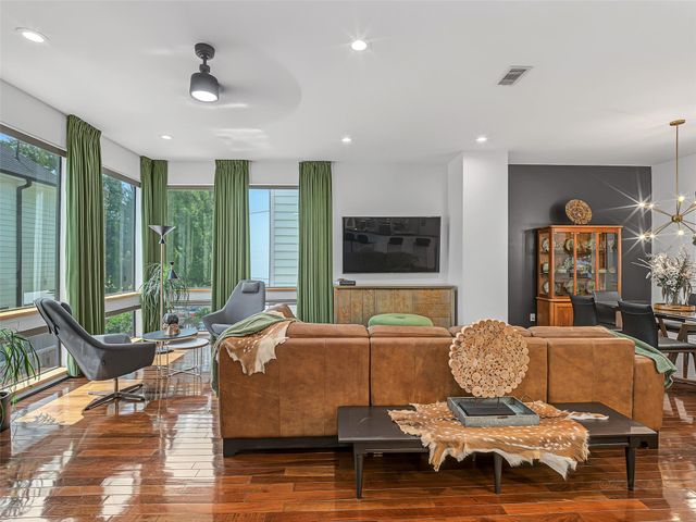1045 Voight Street, Houston, TX 77009